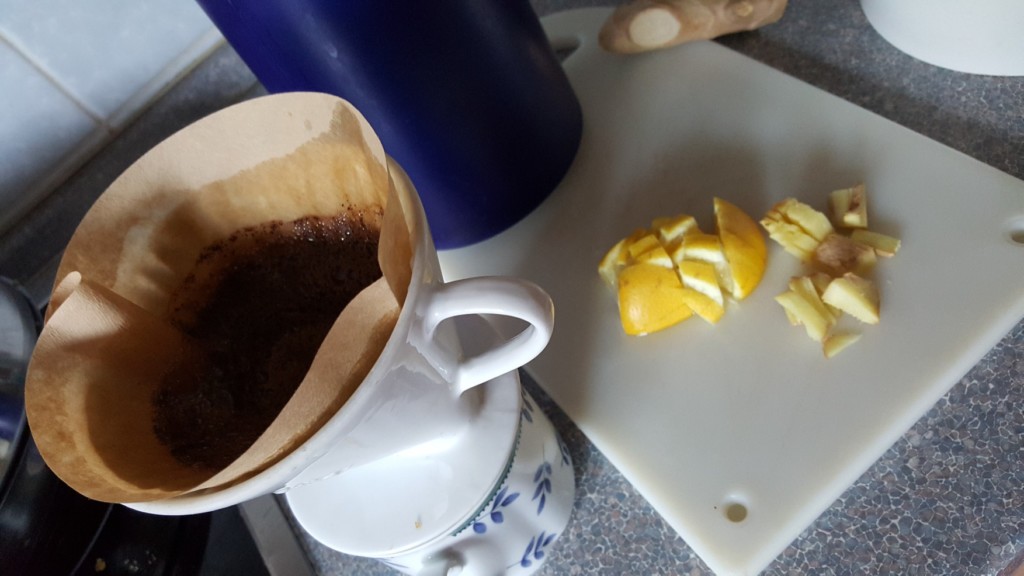 Filterkaffee, Zitrone, Ingwer geschnitten