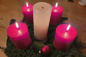 4 Kerzen am Adventskranz